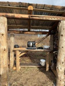 a wooden table with a microwave on top of it at Glamping 4 saisons @ Eco Lodge Bûcheron Bergère in Ormstown