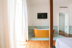 TV a/nebo společenská místnost v ubytování Maison Kalea