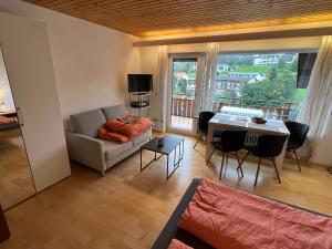 a living room with a couch and a table at Haus am Sonnenberg, Todtnauberg, Ferienwohnung 204, direkt am Skilift-Skipiste, Nähe Feldberg in Todtnau