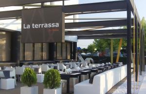Reštaurácia alebo iné gastronomické zariadenie v ubytovaní Hotel Diego
