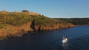 Gallery image of Varra Water - Unique Boat Accomodation - Bornholm - Fjælstavn in Neksø