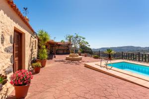 The swimming pool at or close to Casa Rural Tinamar