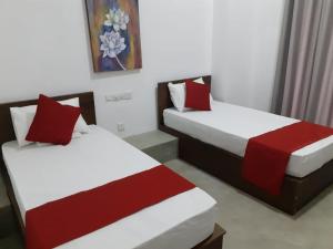 Postel nebo postele na pokoji v ubytování Everdew Kandy Rooms