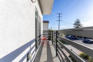 A balcony or terrace at Cheerful 4BR home with parking in East Hollywood
