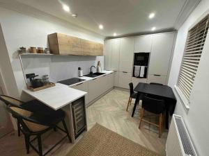 a kitchen and dining room with a table and chairs at Premium executive Apartment in Dunfermline in Dunfermline