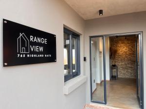 Sijil, anugerah, tanda atau dokumen lain yang dipamerkan di Highland Gate Range View