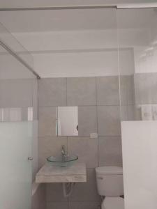 Een badkamer bij Hospedaje Moralillos