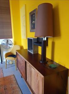 a table with a lamp on top of it in a room at Villa Eclettica A POCHI METRI DAL MARE in Pesaro