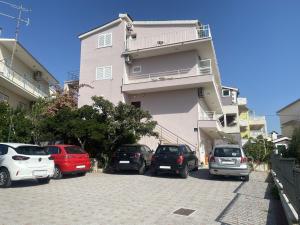 a group of cars parked in front of a building at Apartment Maxim in Primošten
