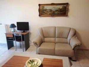 TV a/nebo společenská místnost v ubytování Gallery Suites ''Athina''