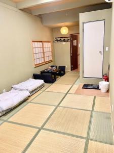 Wafu Ryokan Uehonmachi客房内的一张或多张床位