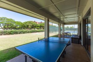 卡波雷的住宿－Ko Olina Kai New Villa Ohana，房屋后门廊上的乒乓球桌