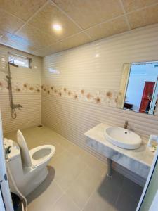 Phòng tắm tại Phuong Binh House