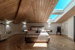 a bedroom with a bed and a wooden ceiling at Attic 64 - The House Of Travelers in Como