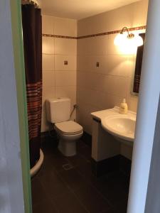 Koupelna v ubytování Apollon Hotel