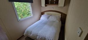 Tempat tidur dalam kamar di A5 Avocet Rise