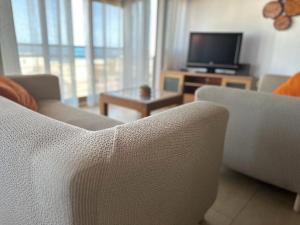 Telewizja i/lub zestaw kina domowego w obiekcie LA GEODA vivienda vacacional turística 8 personas