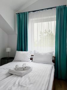 Posteľ alebo postele v izbe v ubytovaní Apartamenty Lobeliowy Port