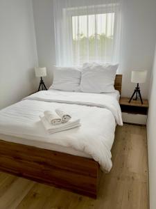 Posteľ alebo postele v izbe v ubytovaní Apartamenty Lobeliowy Port