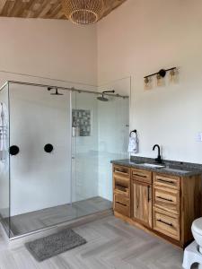 Beautiful Private Villa, Views in Every Direction 욕실