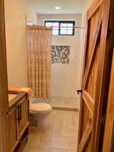 Vannituba majutusasutuses Beautiful Private Villa, Views in Every Direction