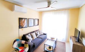 Televízia a/alebo spoločenská miestnosť v ubytovaní Good Atmosphere Apartment + 37 fotografií