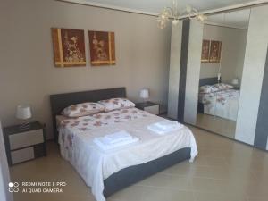 A bed or beds in a room at Villa Iris