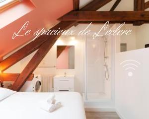 Posteľ alebo postele v izbe v ubytovaní Résidence Leclerc - Appartements d'hôtes - Secteur thermal