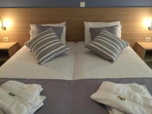 Postel nebo postele na pokoji v ubytování Apollon Hotel