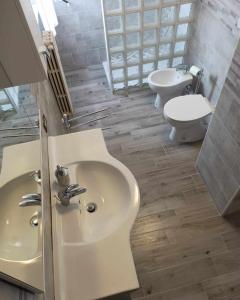 A bathroom at Villa Iris