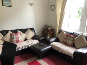 Posezení v ubytování Captivating 2-Bed Apartment in Isle of Bute