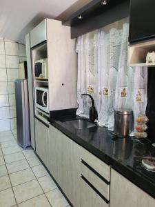 Dapur atau dapur kecil di Casa Justi Oliveira