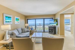 Amelia Island Oceanfront 2 Master Suites的电视和/或娱乐中心