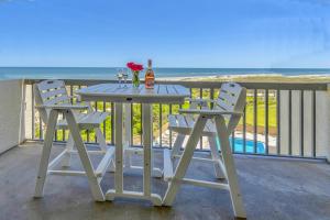 Amelia Island Oceanfront 2 Master Suites的阳台或露台