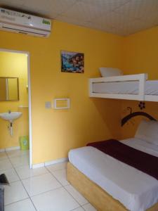 a bedroom with a bunk bed and a sink at Cabañas Martina Surf Playa Guanico in Pedregal
