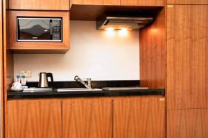Dapur atau dapur kecil di Century Hotel Doha