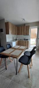 Kuchyň nebo kuchyňský kout v ubytování Aggeliki's Apartments