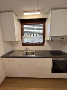 Kuchyň nebo kuchyňský kout v ubytování Privatzimmer in geteilter Wohnung