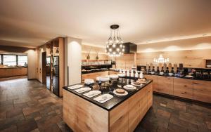 Cucina o angolo cottura di Biancaneve Family Hotel