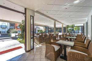 a restaurant with chairs and tables and windows at Hotel Hollywood***S in Lido di Jesolo