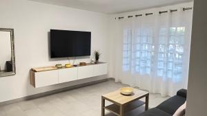 Μια τηλεόραση ή/και κέντρο ψυχαγωγίας στο Casa Minerva