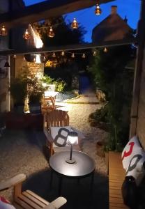 Patio nebo venkovní prostory v ubytování Le Clos de l'Aiguillon