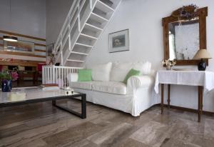Posezení v ubytování To Spitaki Apartments