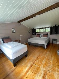 Postel nebo postele na pokoji v ubytování Haukaberg House