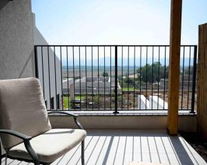Hula Valley Scenery New App tesisinde bir balkon veya teras