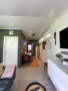 TV a/nebo společenská místnost v ubytování Haukaberg House