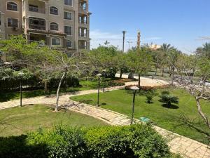 Κήπος έξω από το Madinaty, Elite new apartment with garden B2
