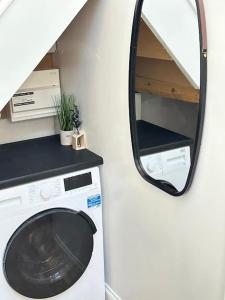 Gallery image of Cosy Stylish Studio Apartment in Trowbridge +12 photos