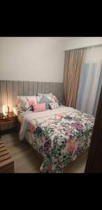 um quarto com uma cama com um edredão floral em Sia Lagoons, Porto Golf Marina, North Coast, El Alamein, Egypt em El Alamein