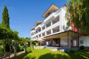 an exterior view of a building with a yard at Hotel Seehof in Immenstaad am Bodensee